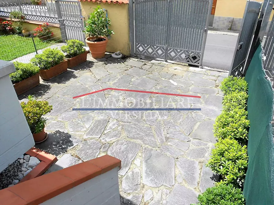 Immagine 26 di Casa semindipendente in vendita  a Massa
