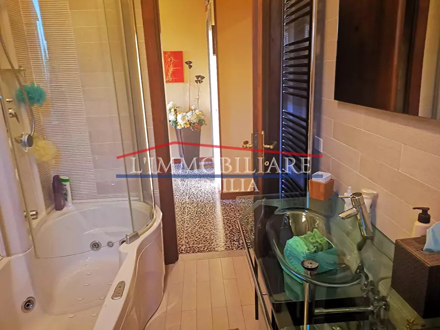 Immagine 30 di Casa bifamiliare in vendita  a Massa