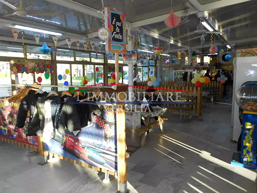 Immagine 4 di Attività commerciale in vendita  a Massa