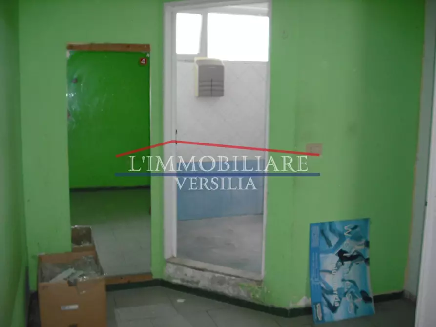 Immagine 7 di Locale commerciale in vendita  a Massa