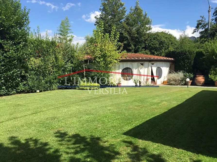 Immagine 29 di Villa in vendita  a Pietrasanta
