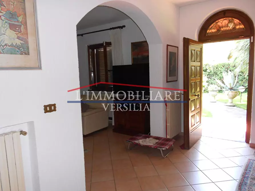 Immagine 2 di Villa in vendita  a Pietrasanta