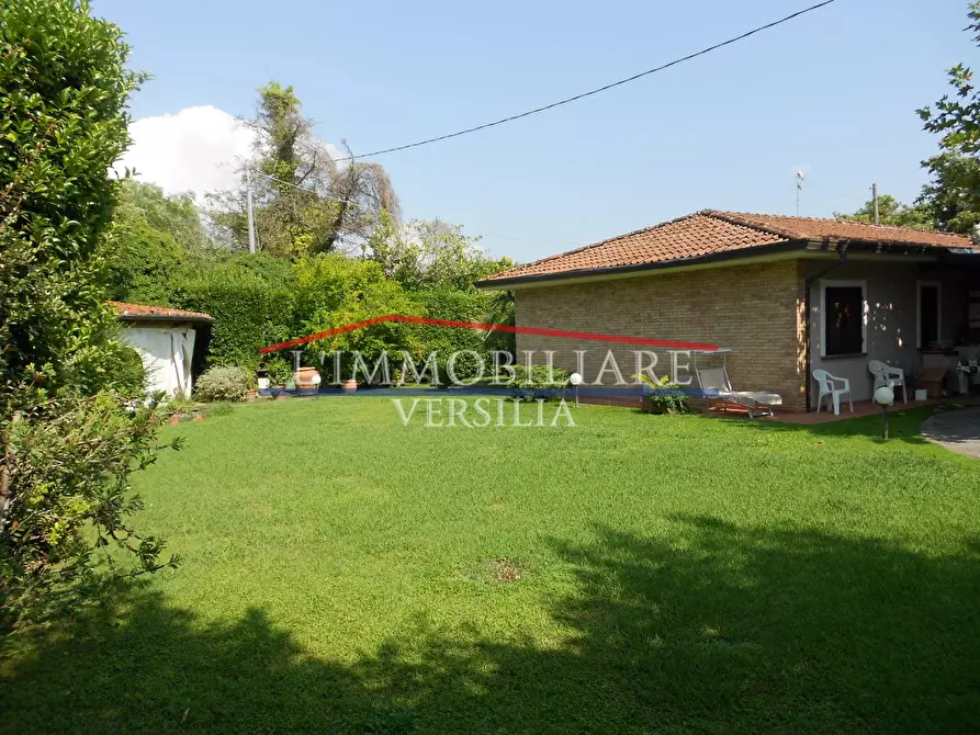 Immagine 35 di Villa in vendita  a Pietrasanta