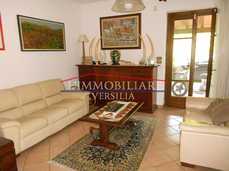 Immagine 4 di Villa in vendita  a Pietrasanta