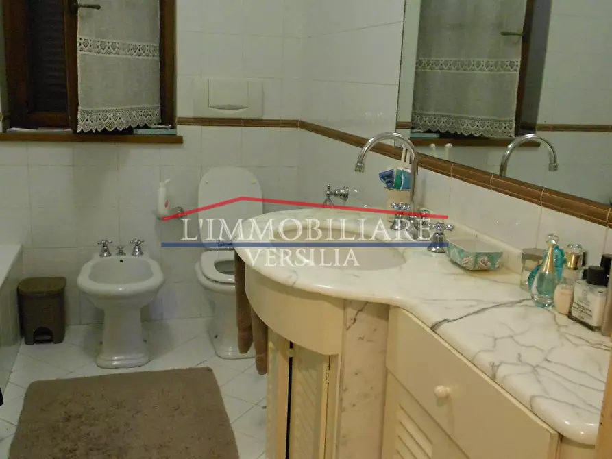 Immagine 10 di Villa in vendita  a Pietrasanta