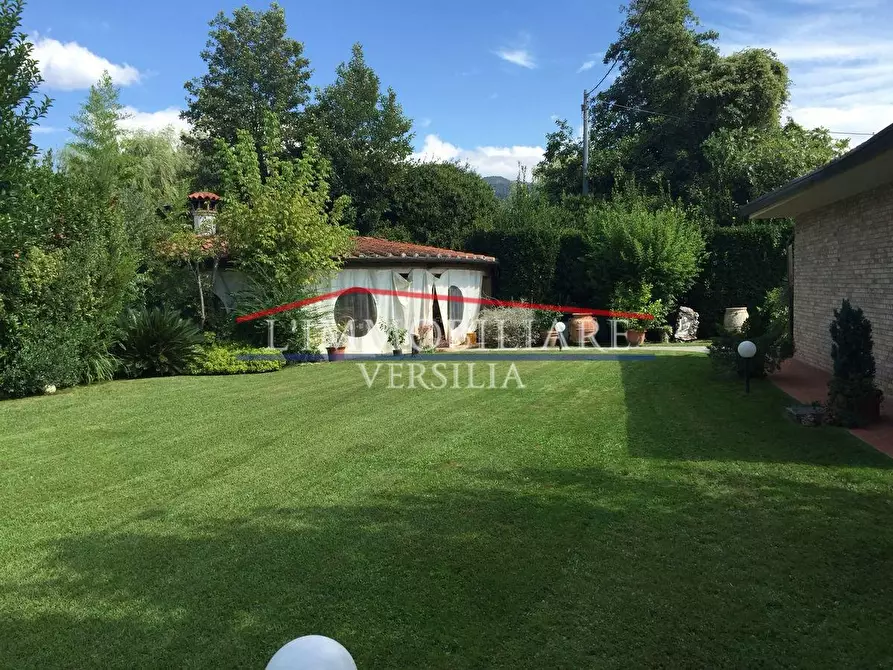 Immagine 22 di Villa in vendita  a Pietrasanta