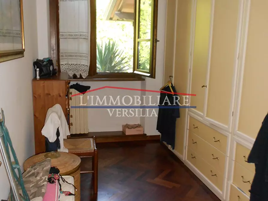 Immagine 9 di Villa in vendita  a Pietrasanta