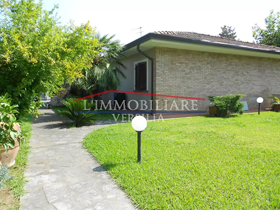 Immagine 34 di Villa in vendita  a Pietrasanta
