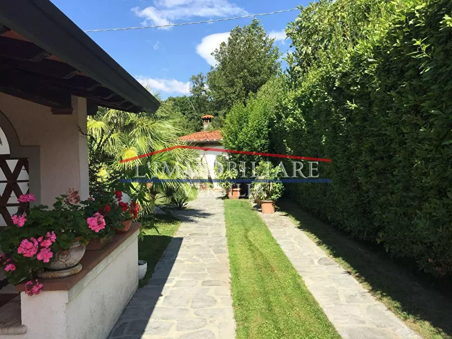 Immagine 28 di Villa in vendita  a Pietrasanta