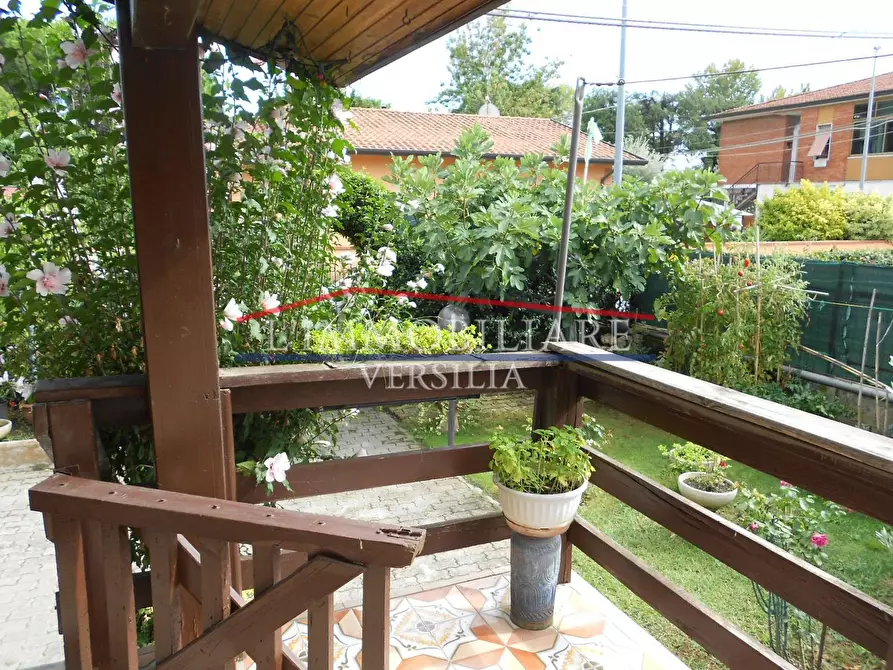 Immagine 2 di Casa indipendente in vendita  a Massa