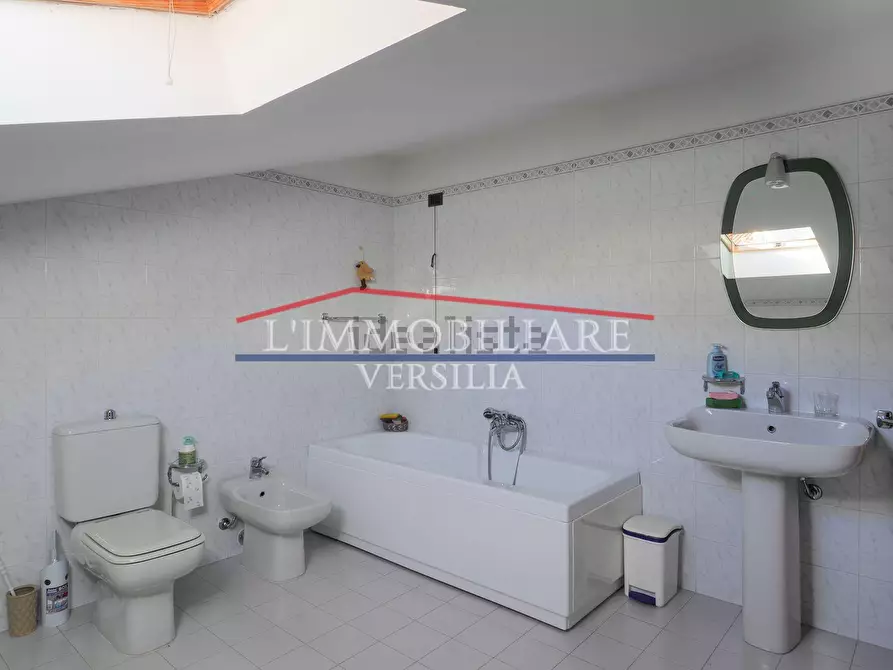 Immagine 21 di Casa indipendente in vendita  a Massa