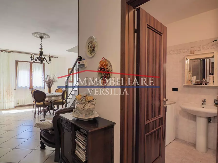 Immagine 14 di Casa indipendente in vendita  a Massa