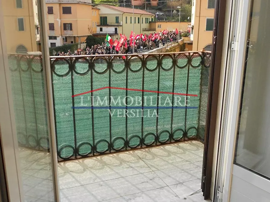 Immagine 2 di Appartamento in vendita  a Carrara