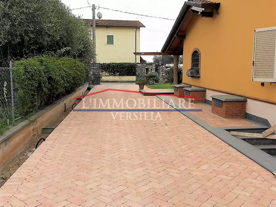 Immagine 40 di Villa in vendita  a Pietrasanta