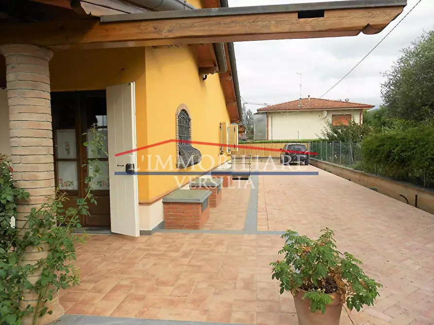 Immagine 24 di Villa in vendita  a Pietrasanta