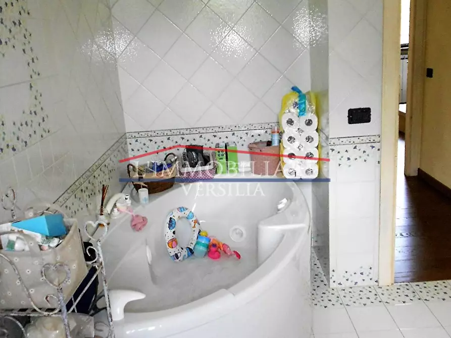 Immagine 25 di Villa in vendita  a Pietrasanta