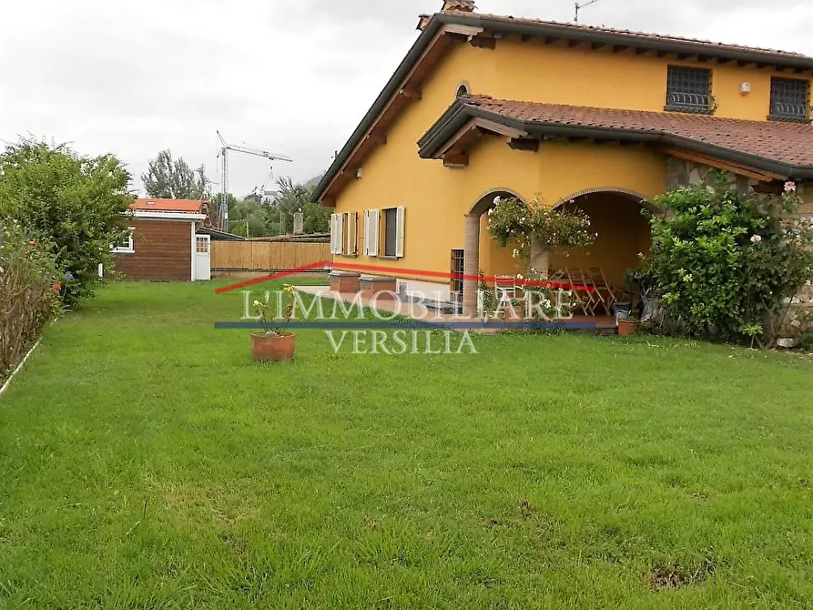 Immagine 56 di Villa in vendita  a Pietrasanta