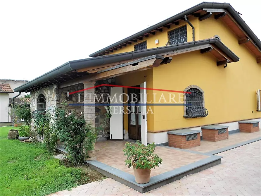 Immagine 21 di Villa in vendita  a Pietrasanta