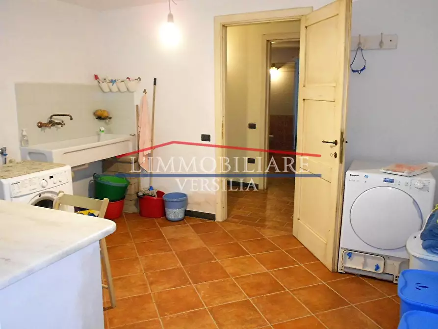 Immagine 38 di Villa in vendita  a Pietrasanta