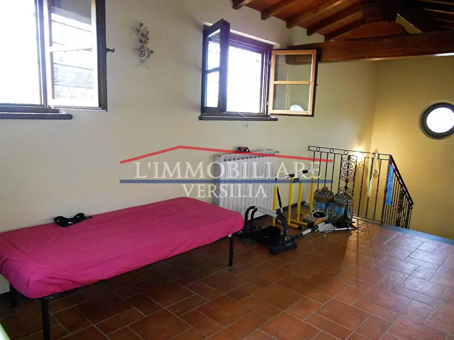 Immagine 48 di Villa in vendita  a Pietrasanta