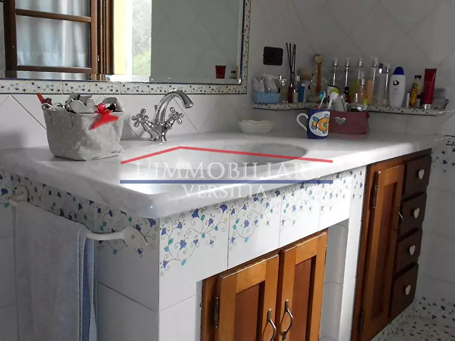 Immagine 33 di Villa in vendita  a Pietrasanta