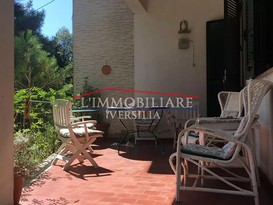 Immagine 5 di Villa in vendita  a Massa