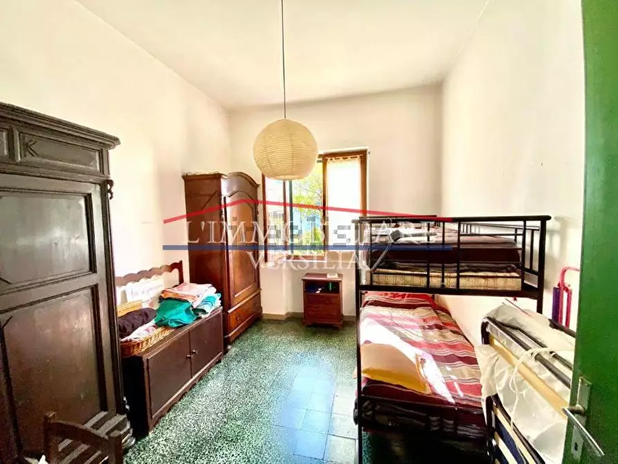 Immagine 12 di Villa in vendita  a Massa