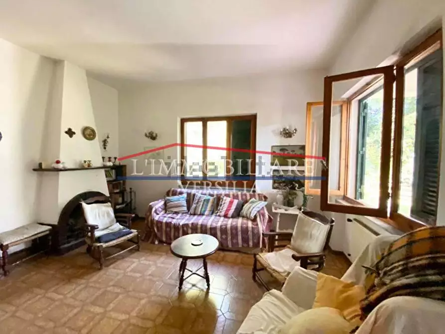 Immagine 9 di Villa in vendita  a Massa