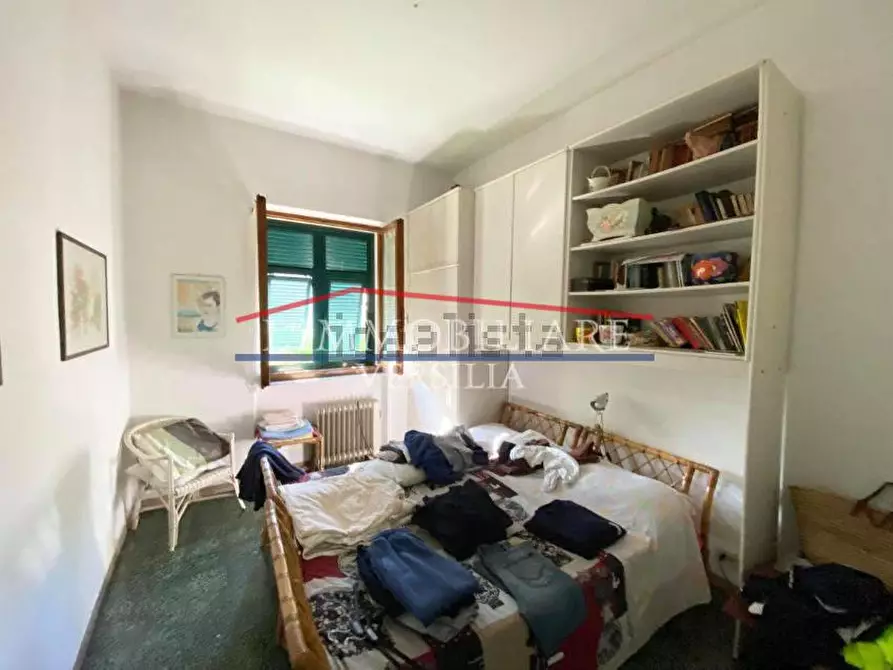 Immagine 14 di Villa in vendita  a Massa