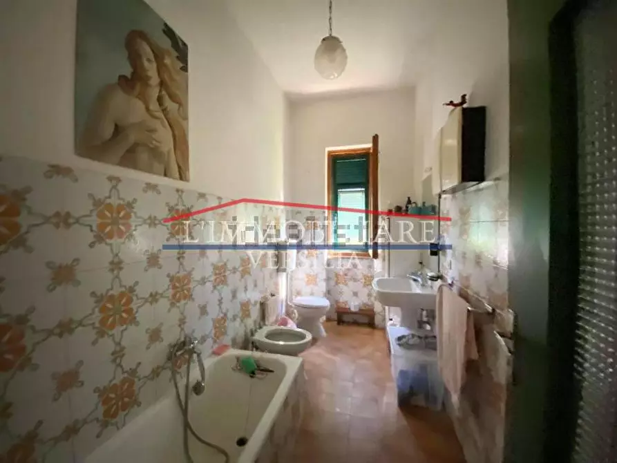 Immagine 15 di Villa in vendita  a Massa