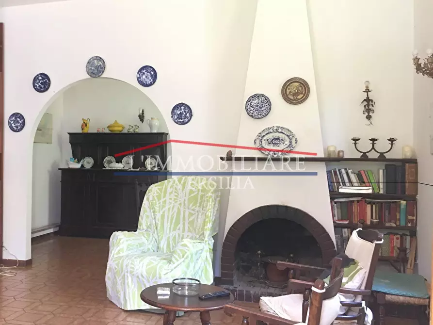 Immagine 11 di Villa in vendita  a Massa