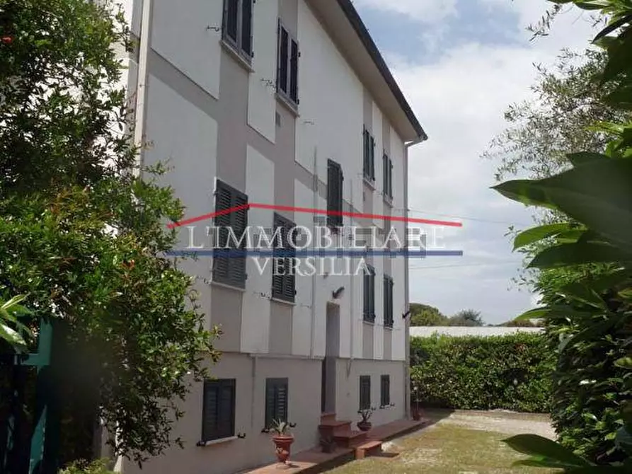 Immagine 5 di Porzione di casa in vendita  a Massa