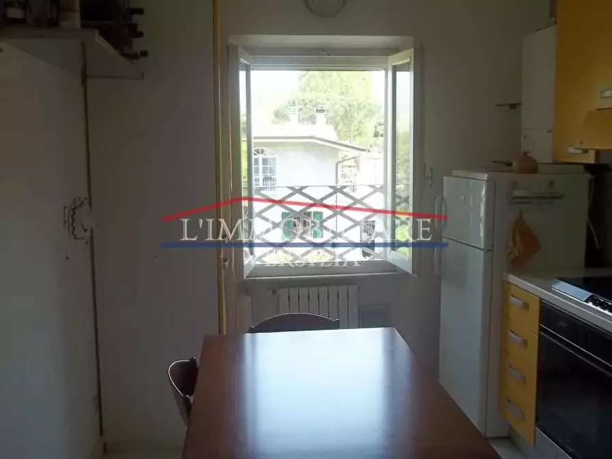 Immagine 13 di Porzione di casa in vendita  a Massa