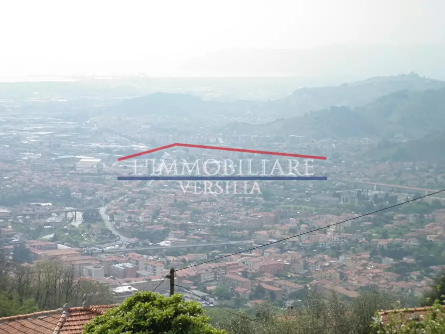 Immagine 14 di Locale commerciale in vendita  a Massa