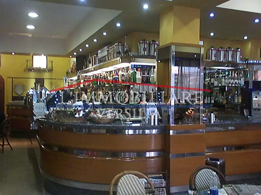 Immagine 3 di Locale commerciale in vendita  a Massa