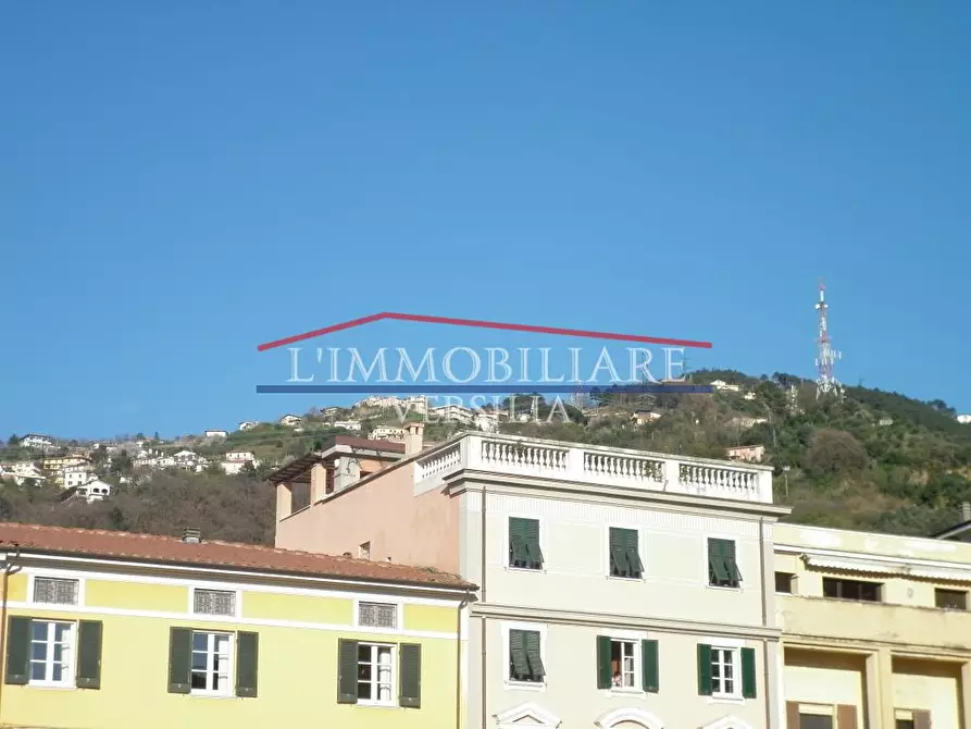 Immagine 13 di Locale commerciale in vendita  a Massa