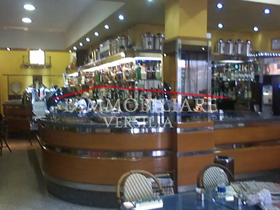 Immagine 1 di Locale commerciale in vendita  a Massa