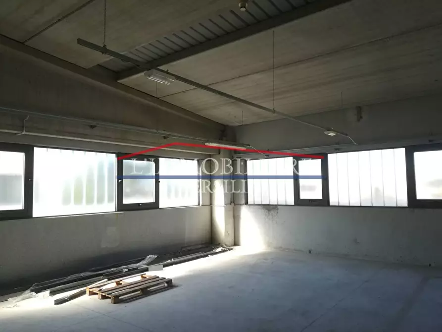 Immagine 11 di Capannone industriale in vendita  a Massa
