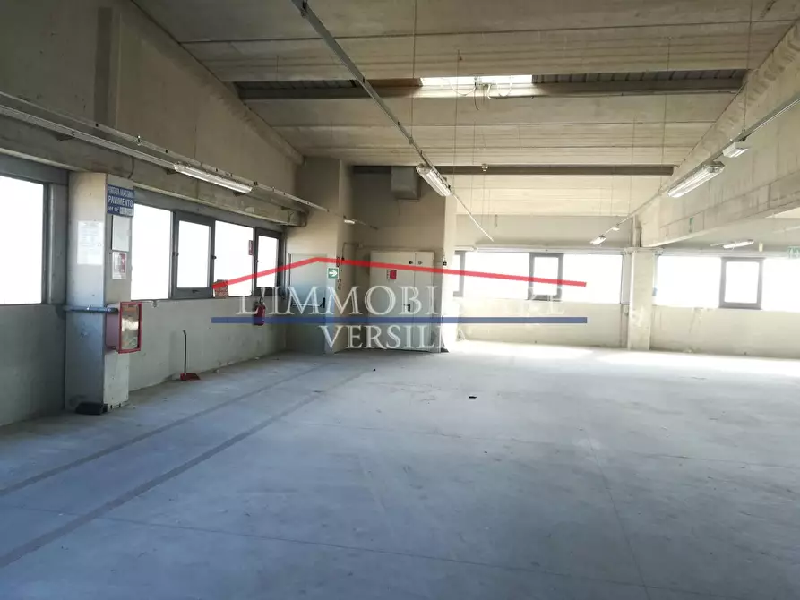 Immagine 23 di Capannone industriale in vendita  a Massa