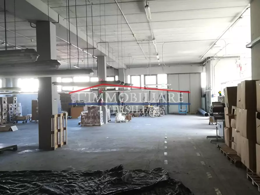 Immagine 3 di Capannone industriale in vendita  a Massa