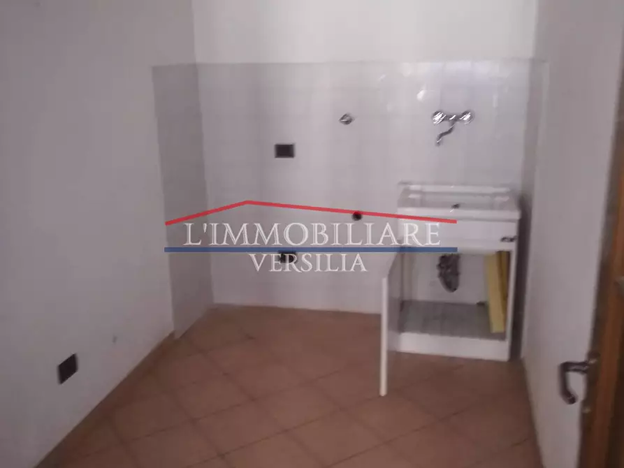 Immagine 16 di Capannone industriale in vendita  a Massa