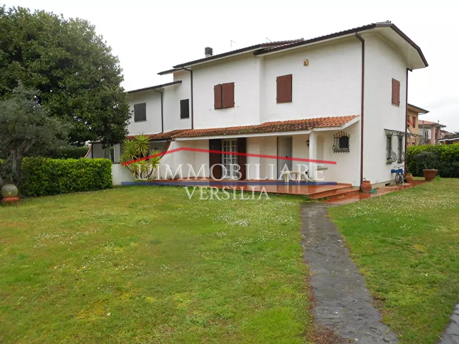 Immagine 2 di Casa semindipendente in vendita  a Seravezza