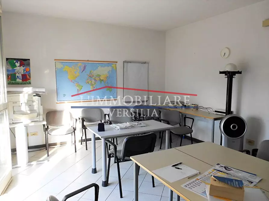 Immagine 6 di Ufficio in vendita  a Carrara