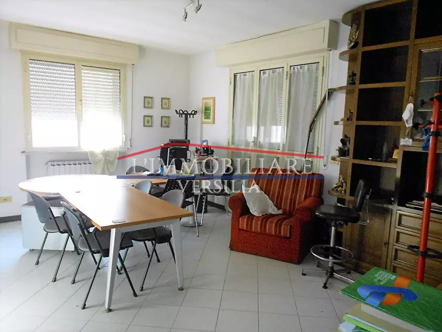 Immagine 7 di Ufficio in vendita  a Carrara