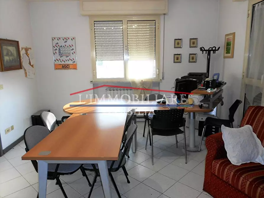 Immagine 8 di Ufficio in vendita  a Carrara