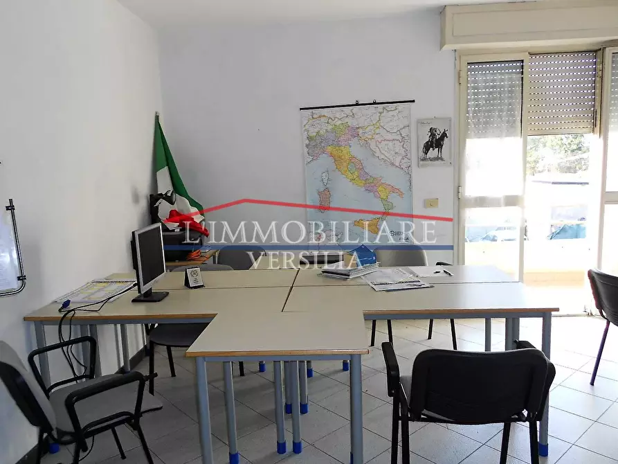 Immagine 15 di Ufficio in vendita  a Carrara