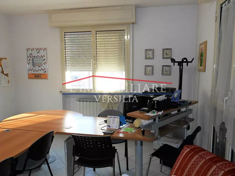 Immagine 13 di Ufficio in vendita  a Carrara
