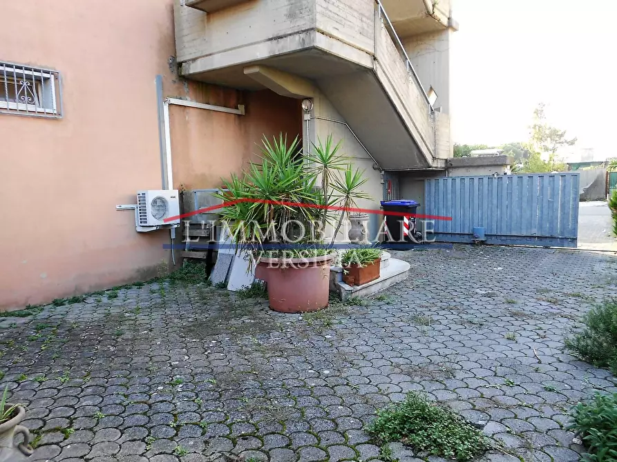 Immagine 23 di Ufficio in vendita  a Carrara