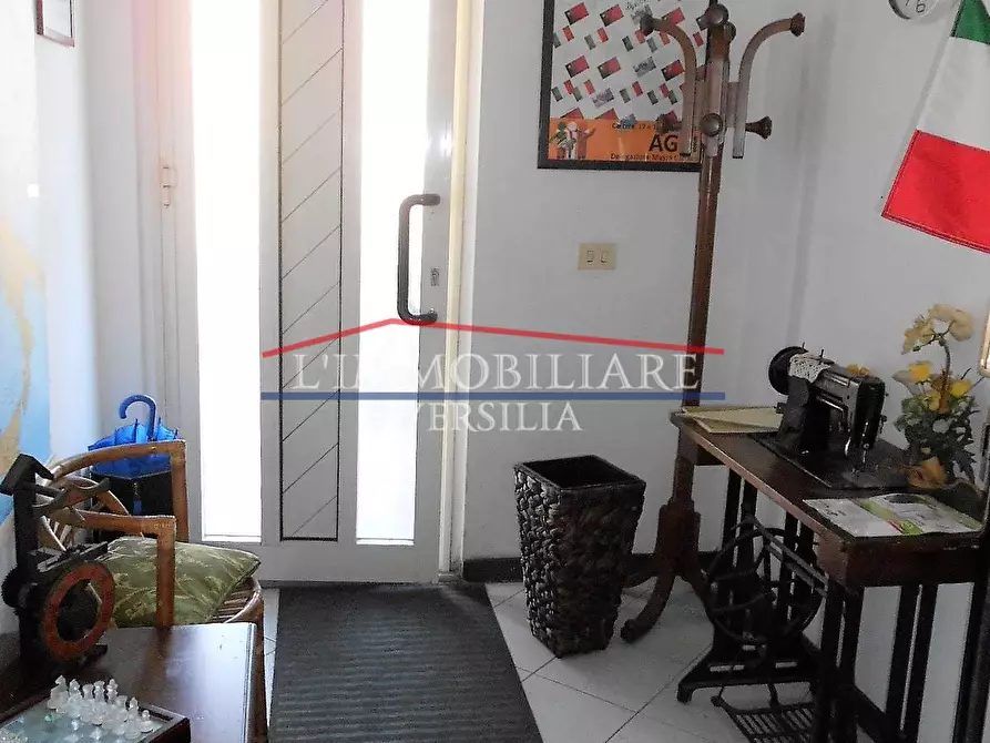 Immagine 18 di Ufficio in vendita  a Carrara