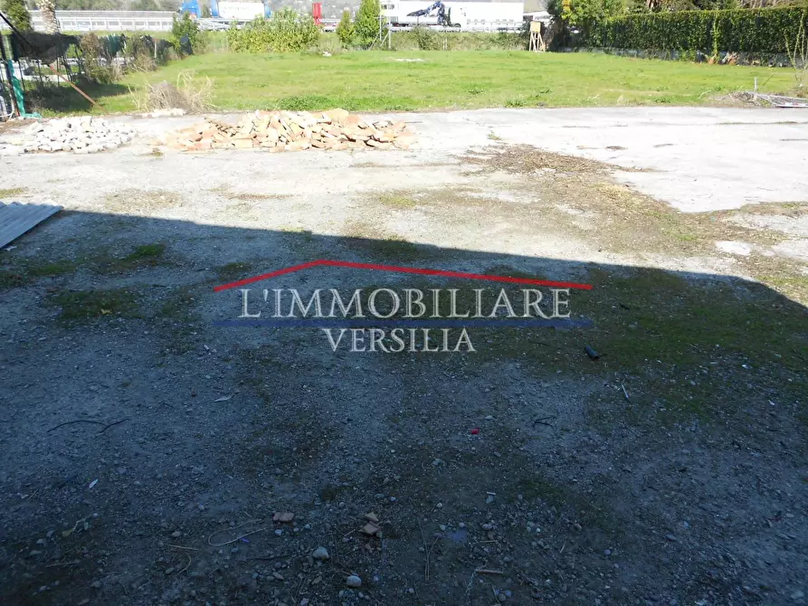 Immagine 12 di Capannone industriale in vendita  a Seravezza